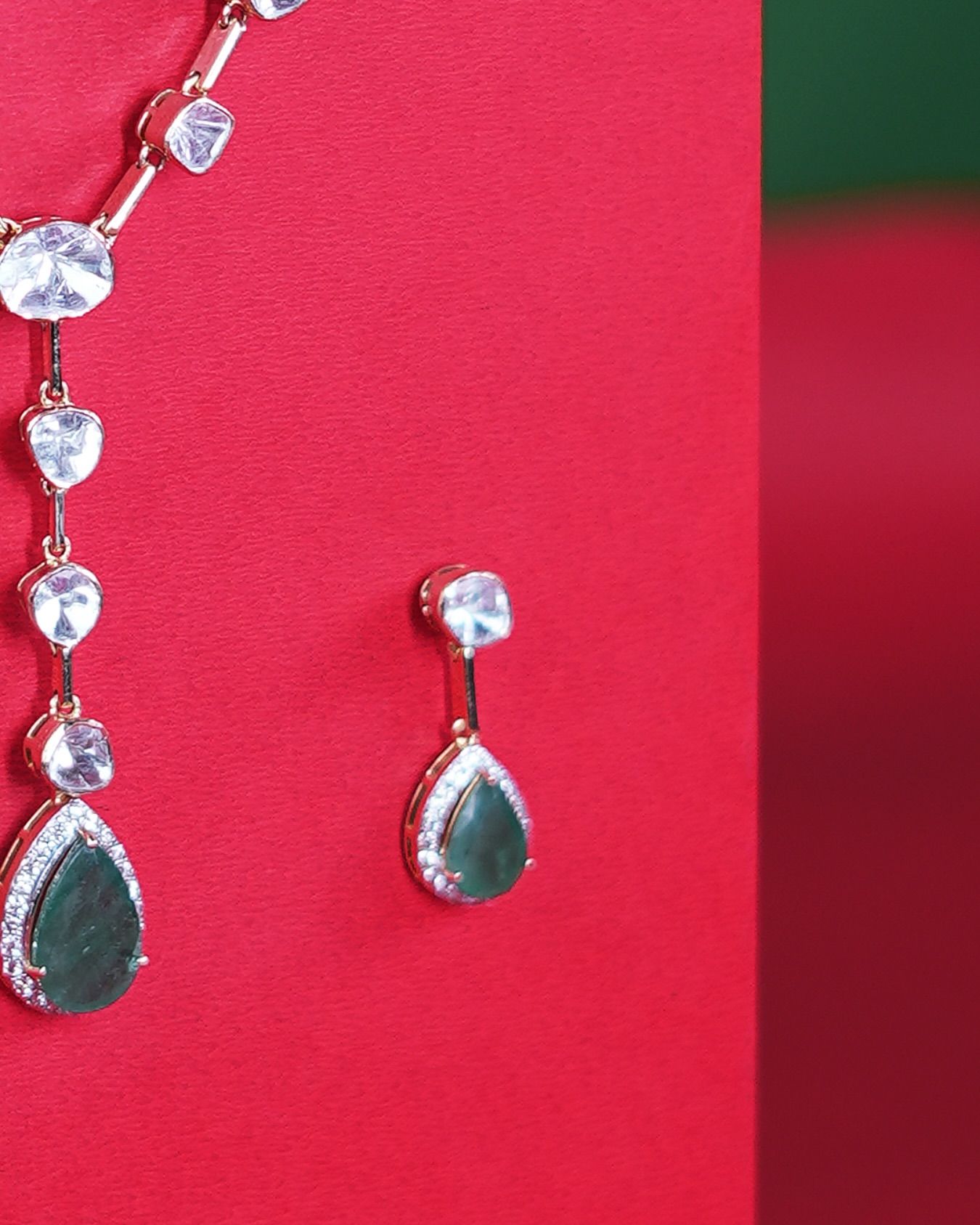 VYNA polki emerald earring detail